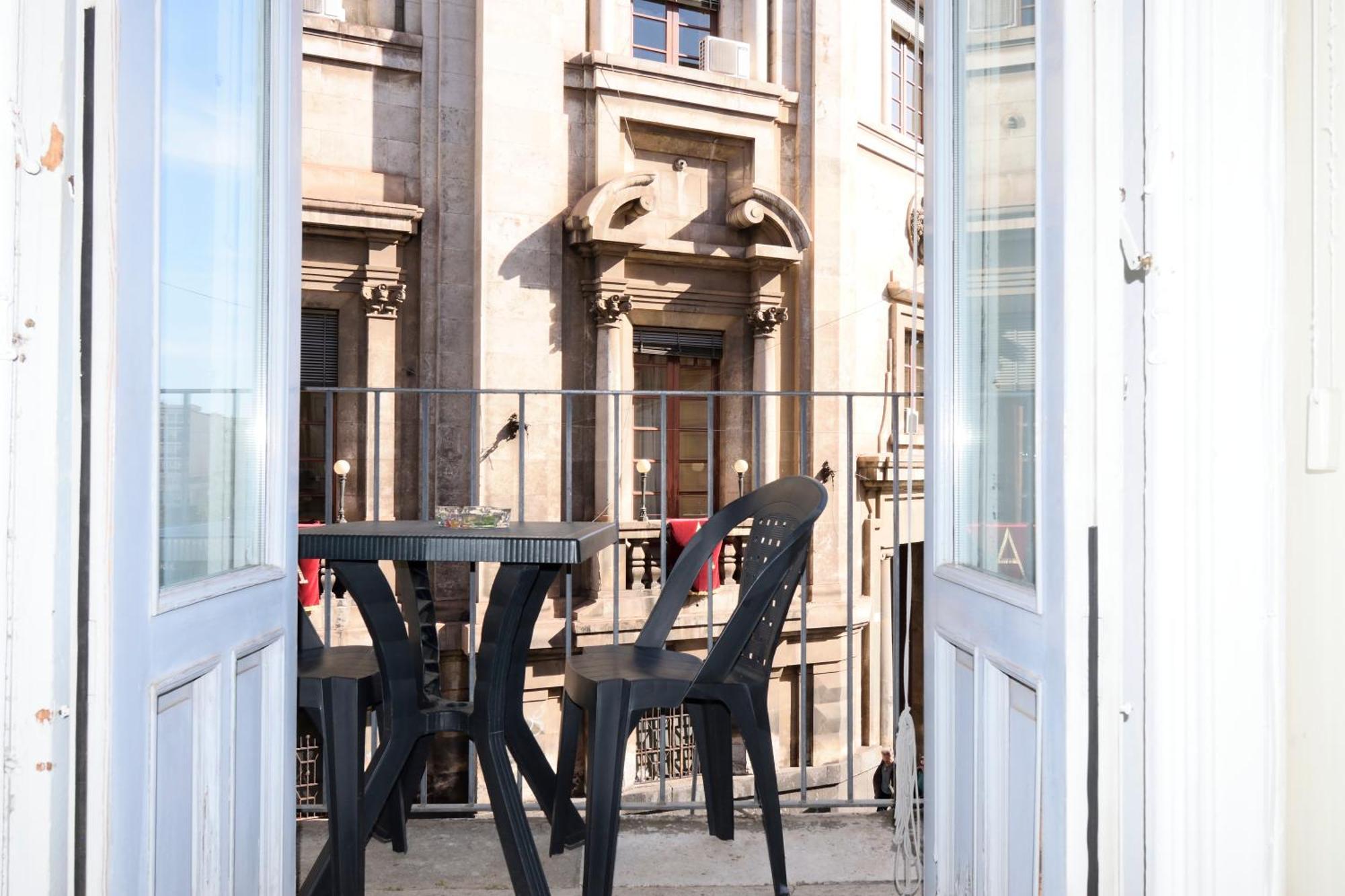 Ferienwohnung La Casa Di Carta In Piazza Stesicoro Catania Exterior foto